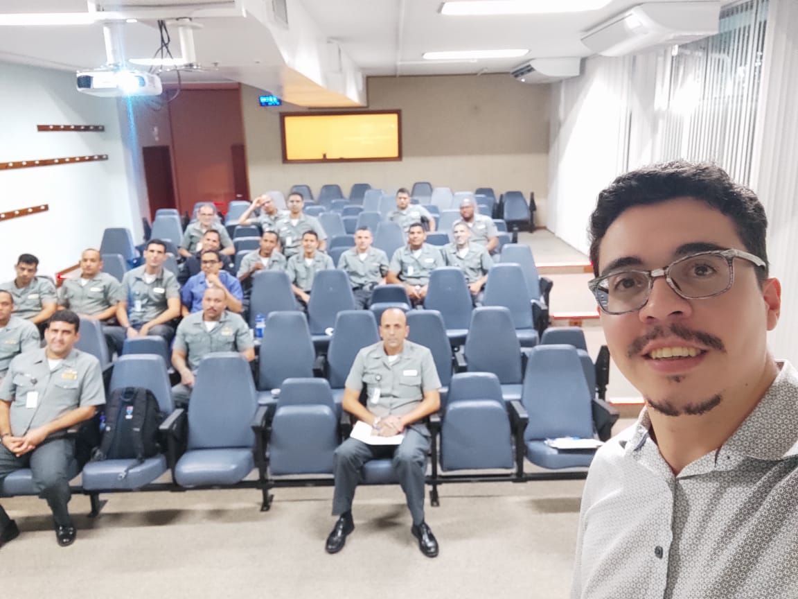 Equipe em treinamento de segurança